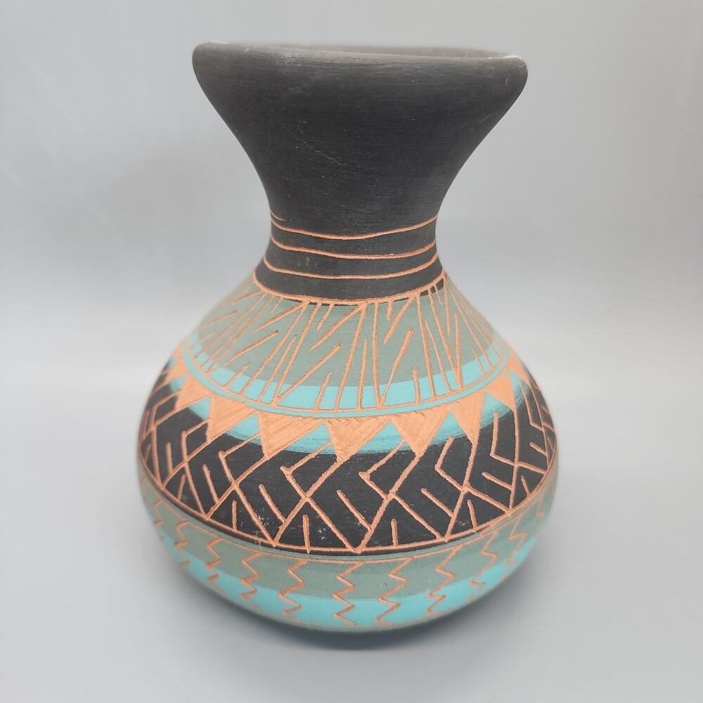 Native American‎ Pottery Jar Vase 4.75in Signed Lenora Manygoat Navajo Etched